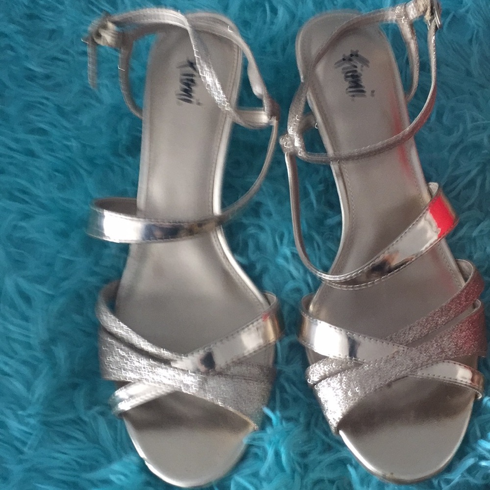 FANCY SHOES - Picture 4 of 6